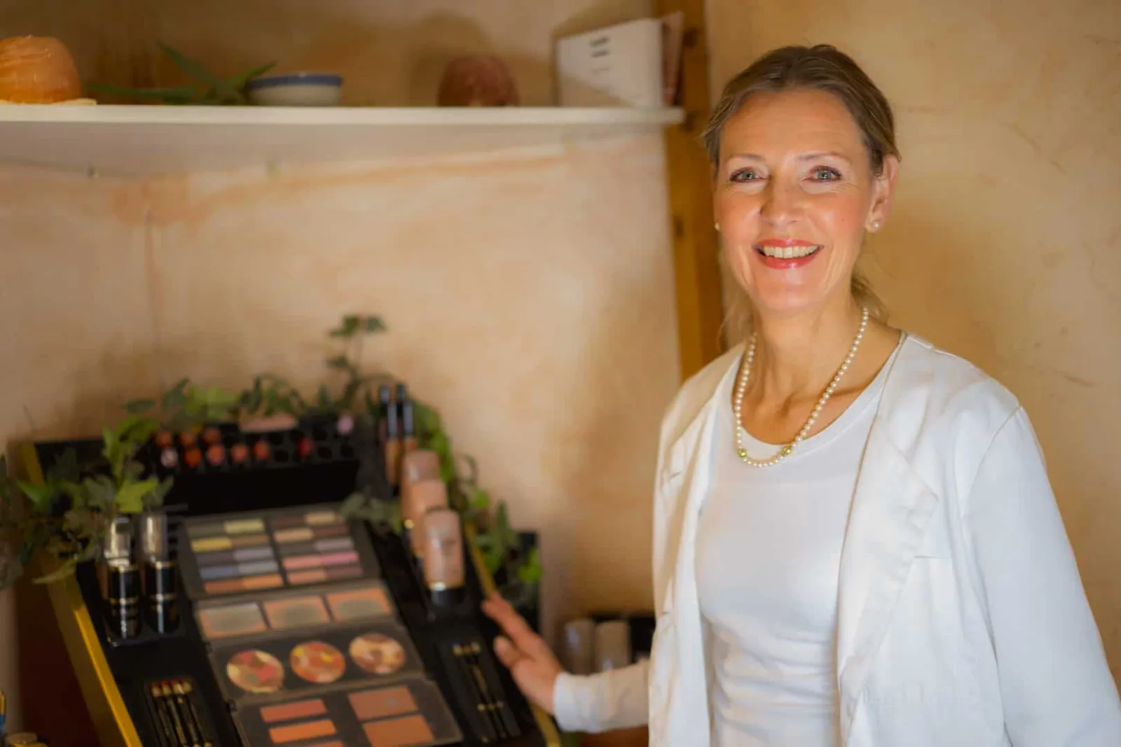 Gaby Wunderle in ihrem Institut für Kosmetik & Wellness in Aystetten
