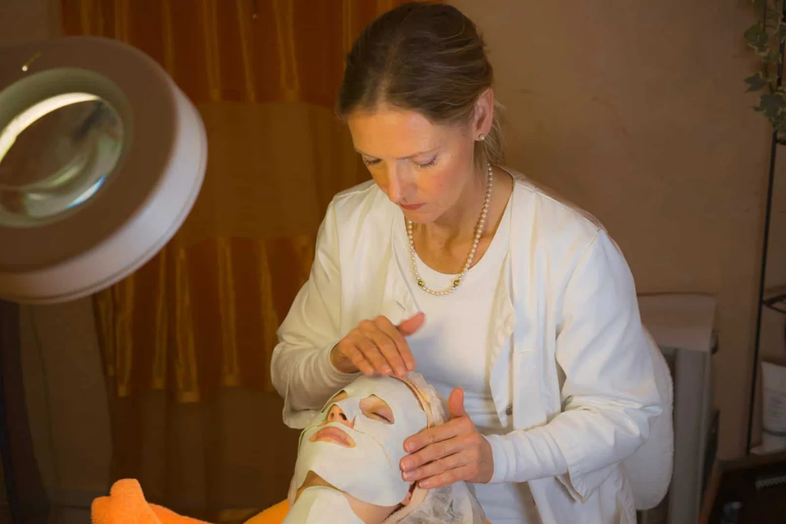 Gesichtsmaske im Institut für Kosmetik & Wellness