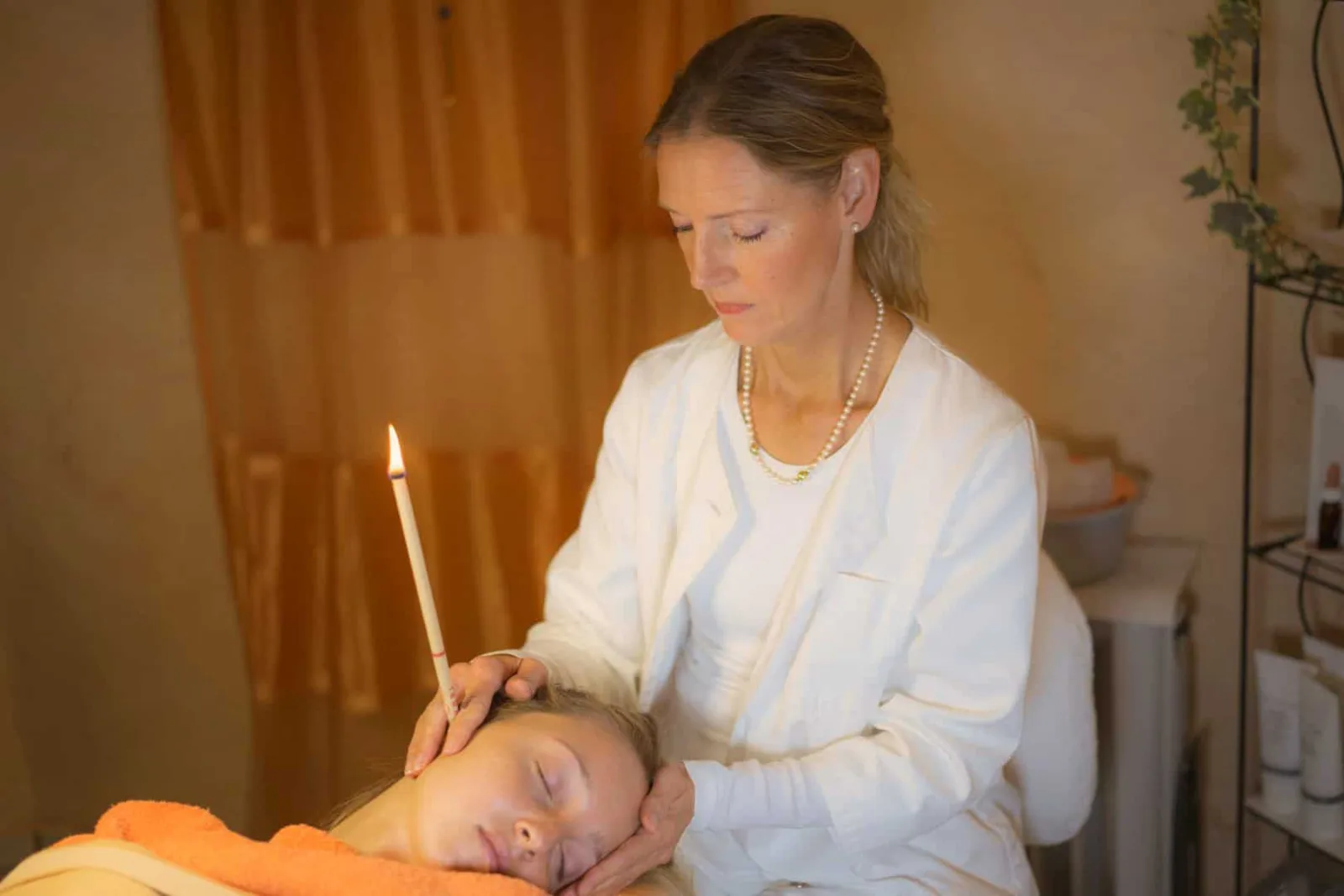 Ohrkerzenbehandlung im Institut für Kosmetik & Wellness