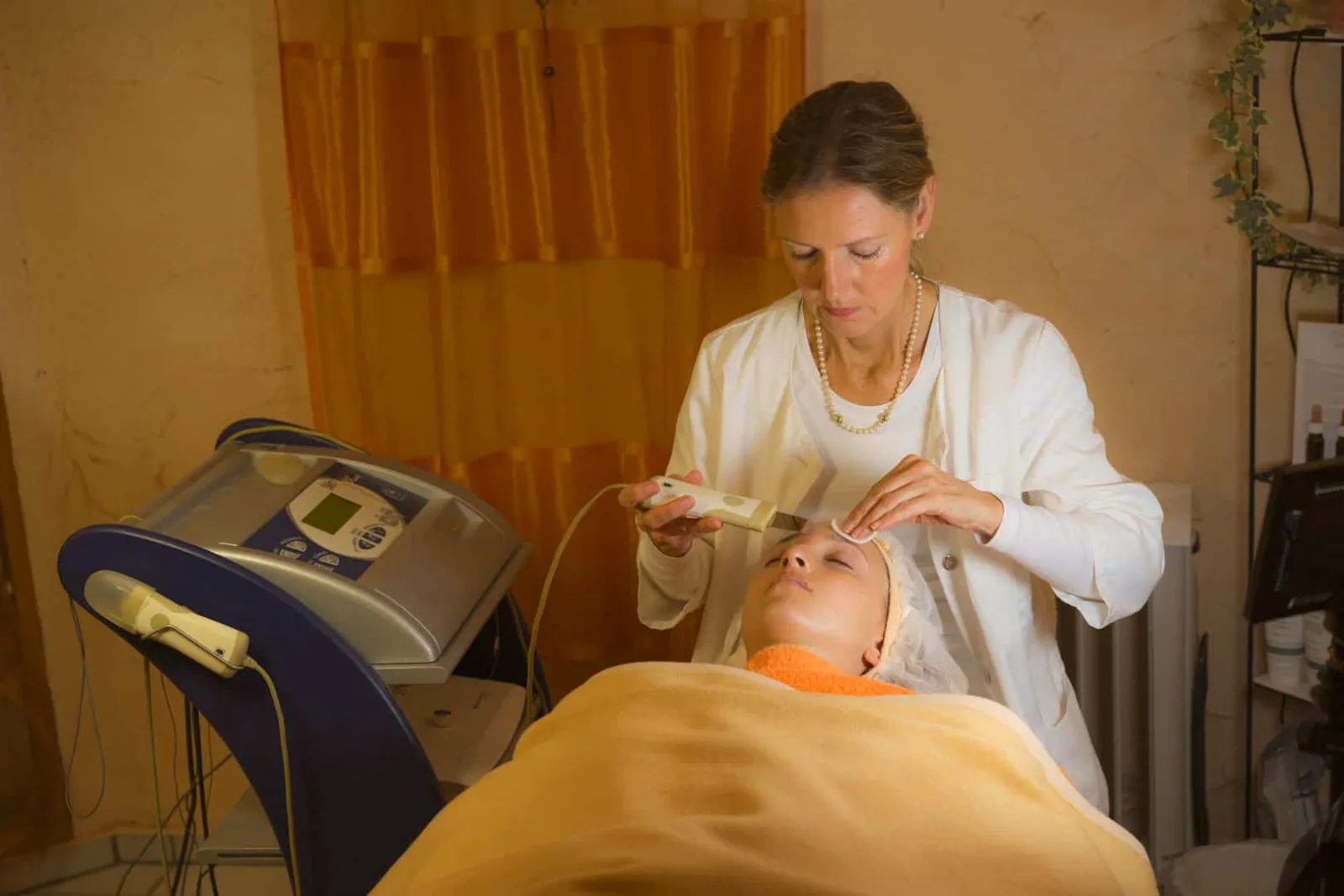 Peeling-Behandlung im Institut für Kosmetik & Wellness