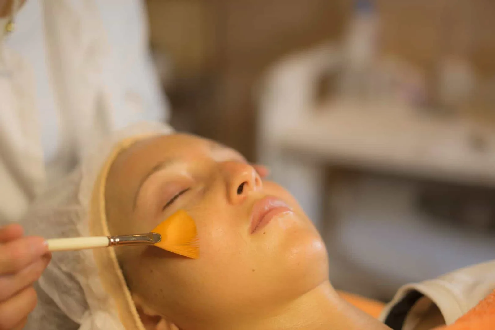 Pinsel-Massage im Institut für Kosmetik & Wellness